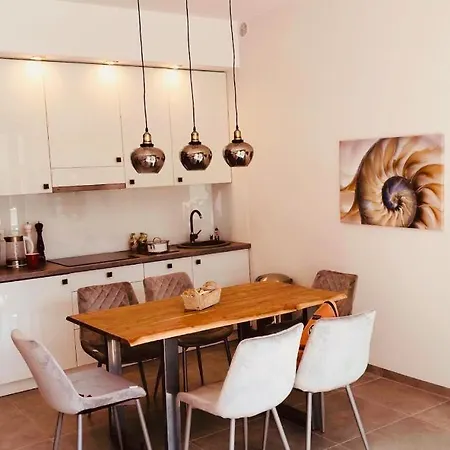 Nyaraló Haus Mit Schwimmbad Pobierowo