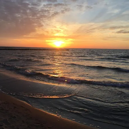 Nyaraló Haus Mit Schwimmbad Pobierowo *