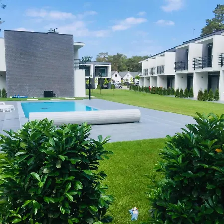 Haus Mit Schwimmbad Vakantiehuis Pobierowo