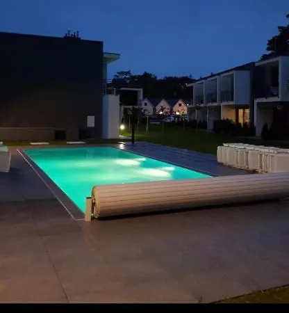 Haus Mit Schwimmbad Pobierowo Nyaraló *